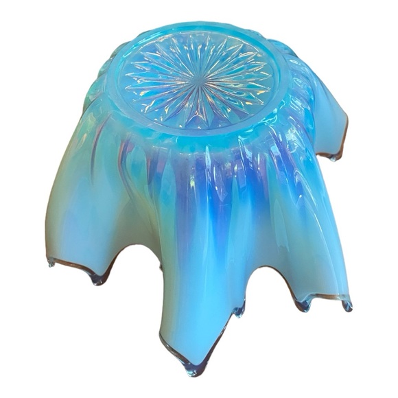 Vintage Fostoria Blue Opalescent Glass Heirloom Crimped Handkerchief Bowl. MINT - Picture 12 of 13